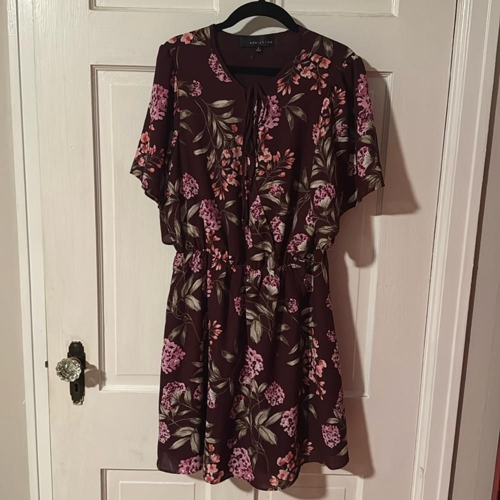 Adelyn Rae Burgundy Floral Mini Dress Size Small